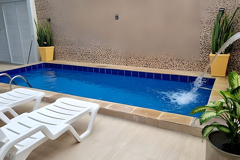 Casa com Piscina, Churrasqueira e Ótima localização
