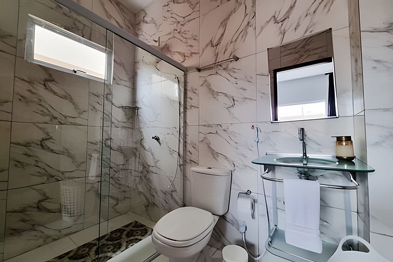 Casa com Piscina, Churrasqueira e Ótima localização