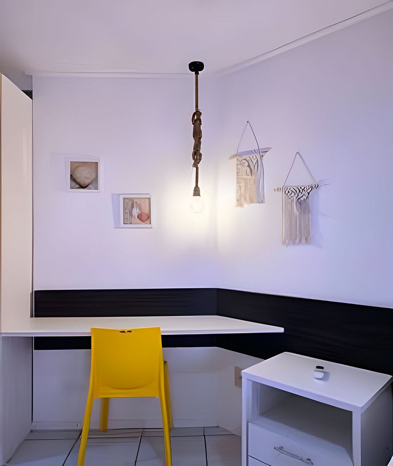 Apto com excelente localização e piscina no topo