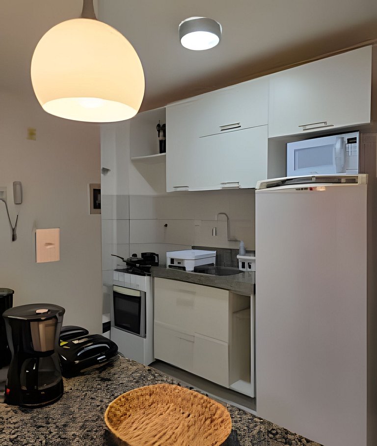 Apto com excelente localização e piscina no topo