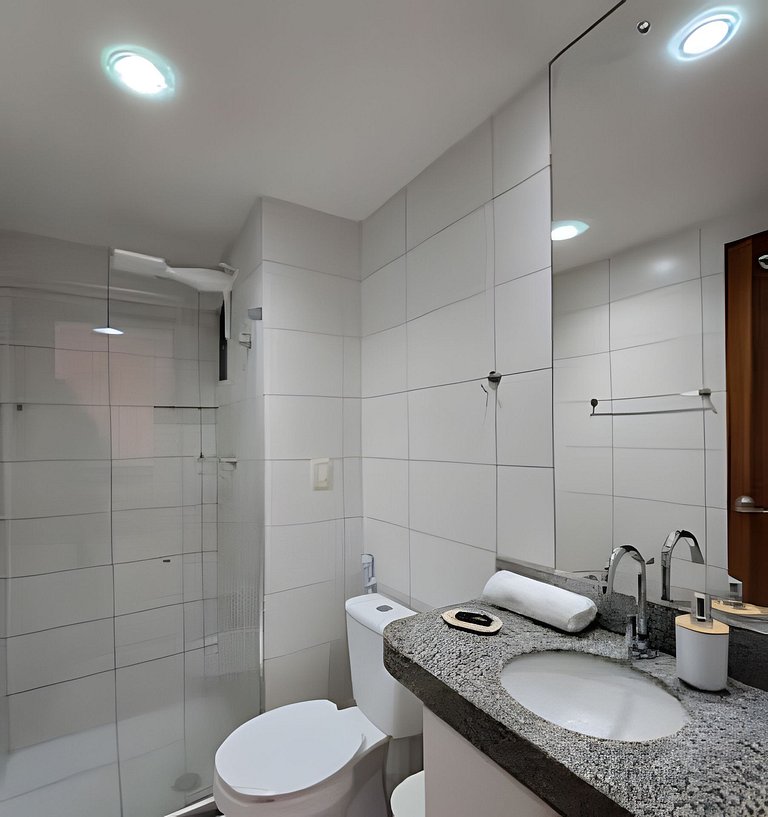 Apto com excelente localização e piscina no topo