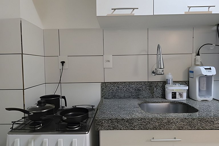 Apto com excelente localização e piscina no topo