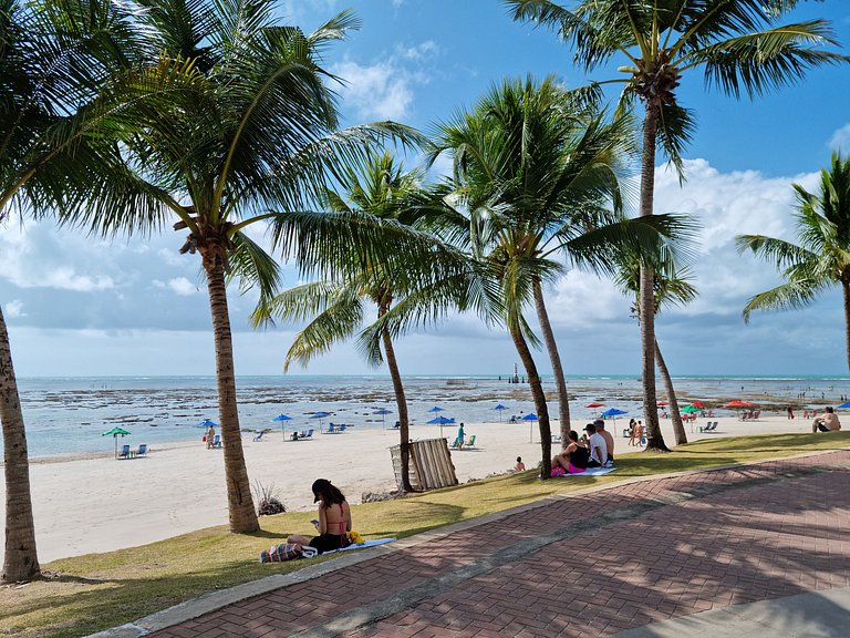 Apto com excelente localização e piscina no topo