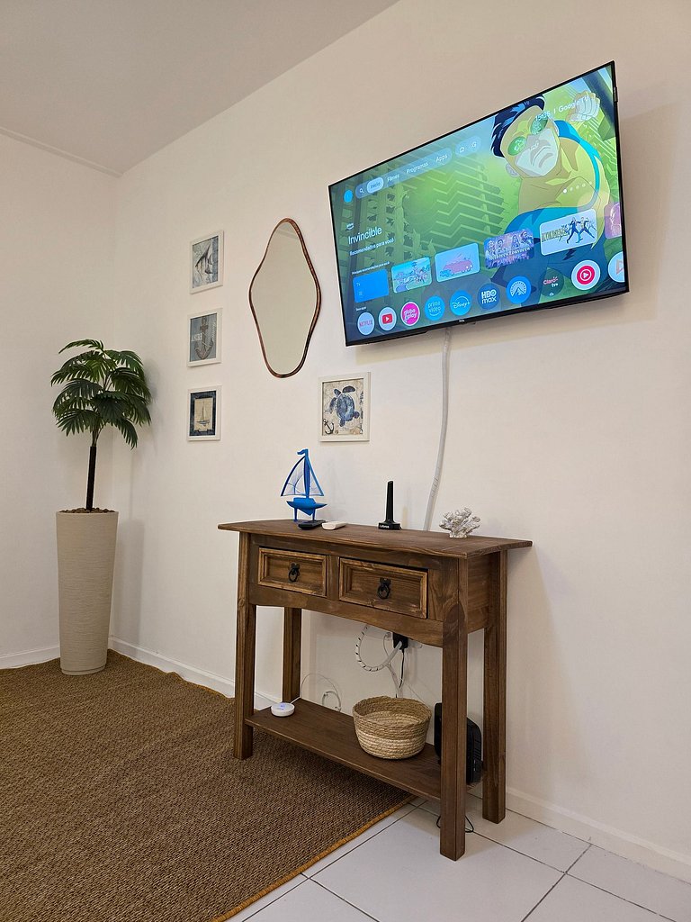 Apto com excelente localização e piscina no topo