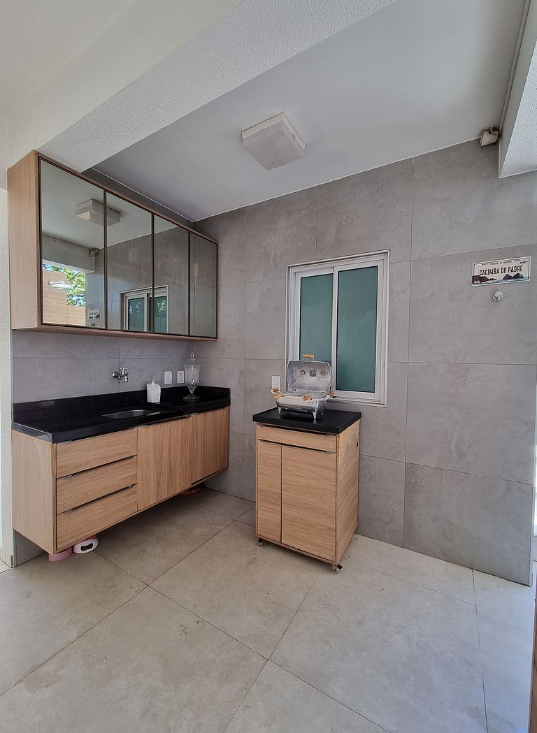 Casa 3 quartos, ambiente tranquilo, 5 min da praia