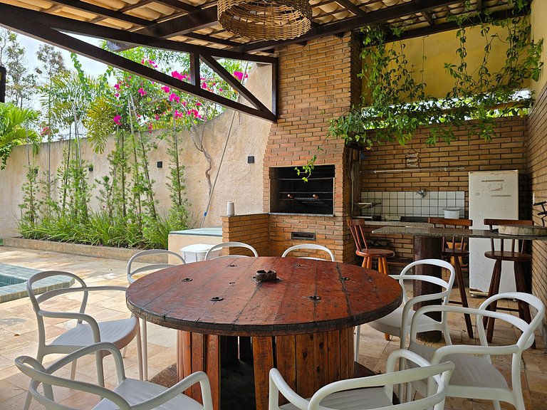 Casa com Piscina, Lazer Gourmet e Beach Tênis